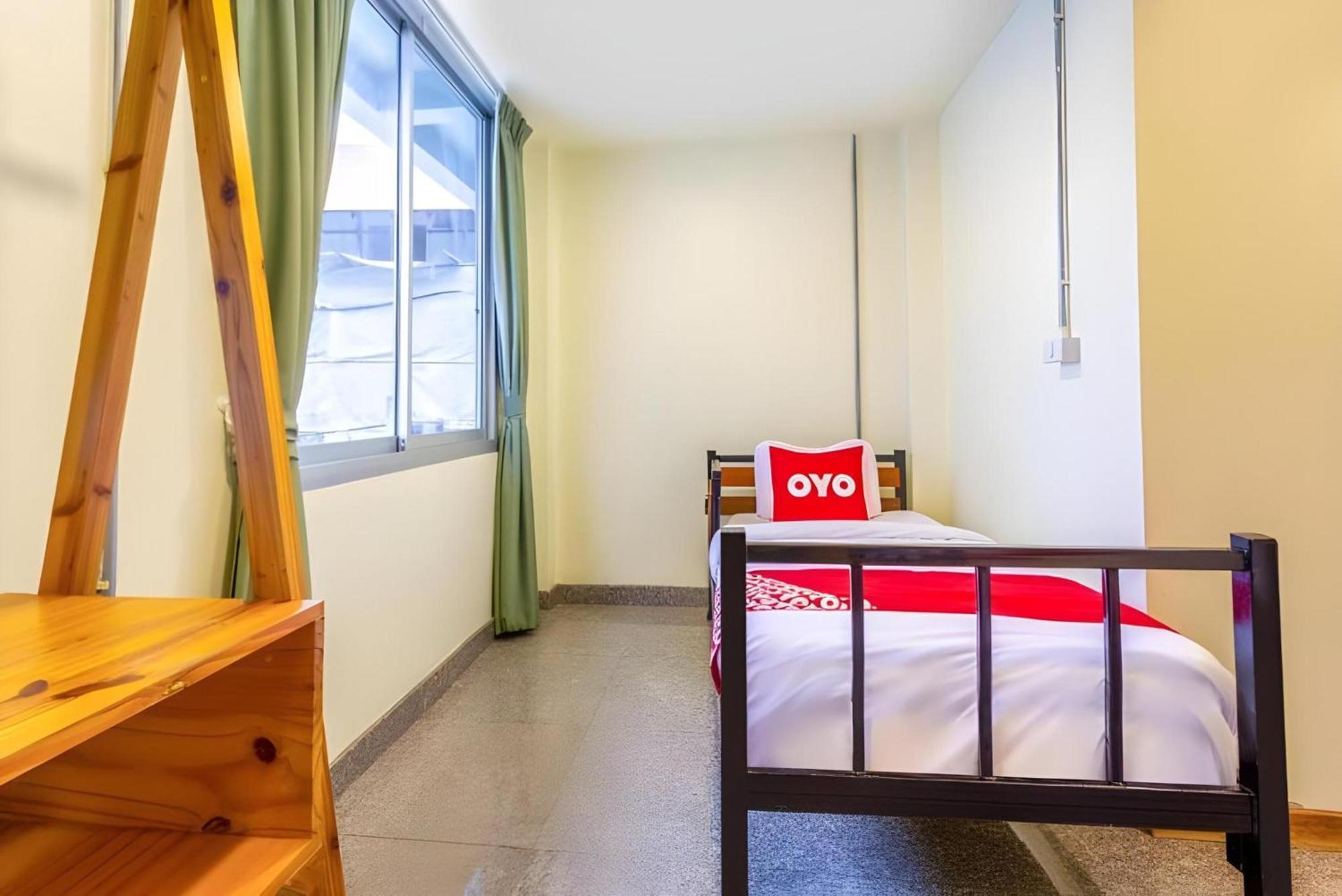 Oyo 928 Leaf Hostel Chiang Mai Dış mekan fotoğraf