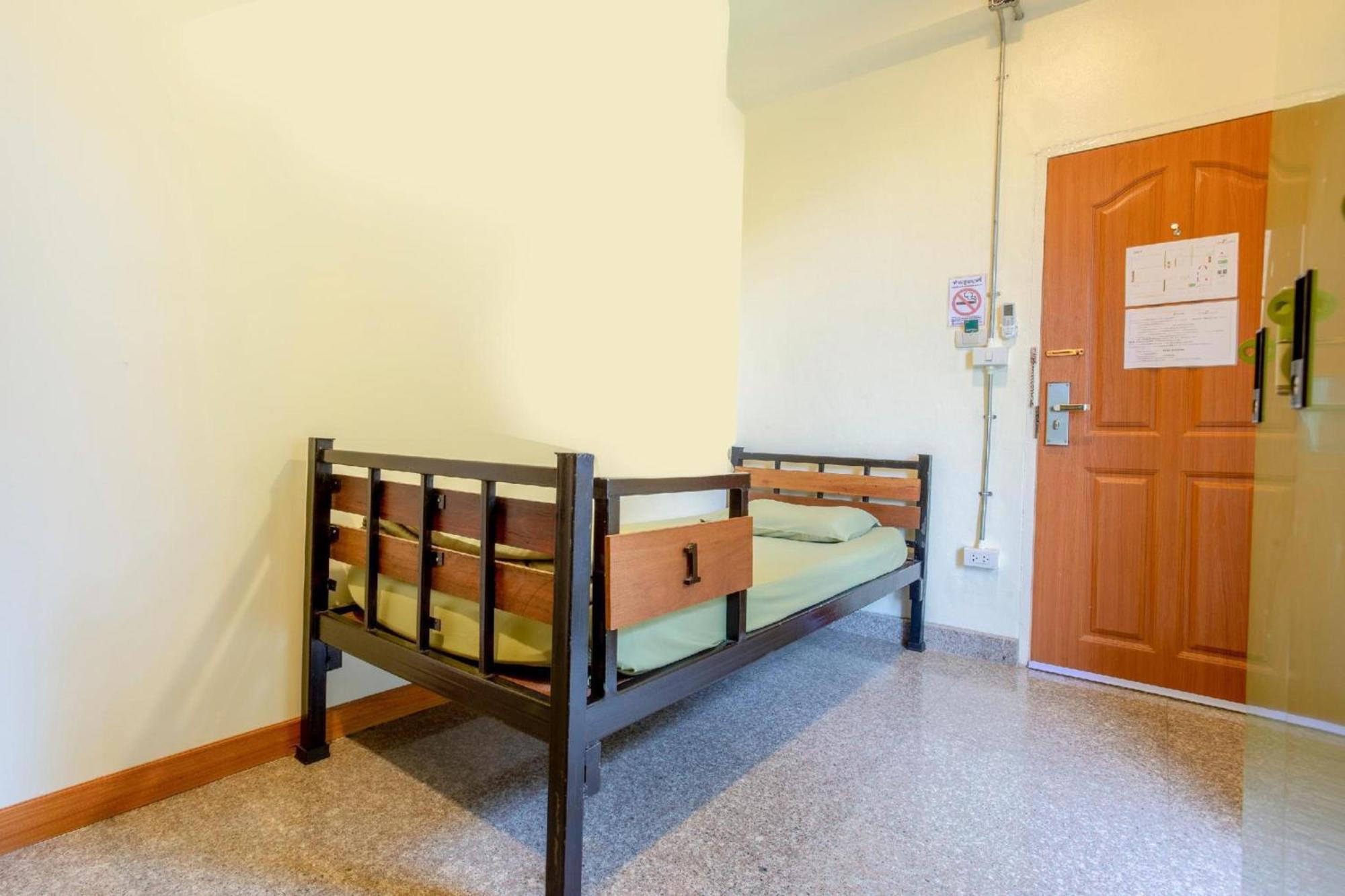 Oyo 928 Leaf Hostel Chiang Mai Dış mekan fotoğraf